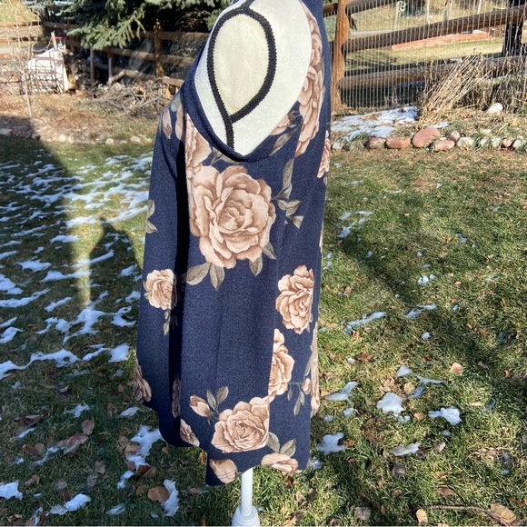 Open shoulder knit top - Picture 3 of 6